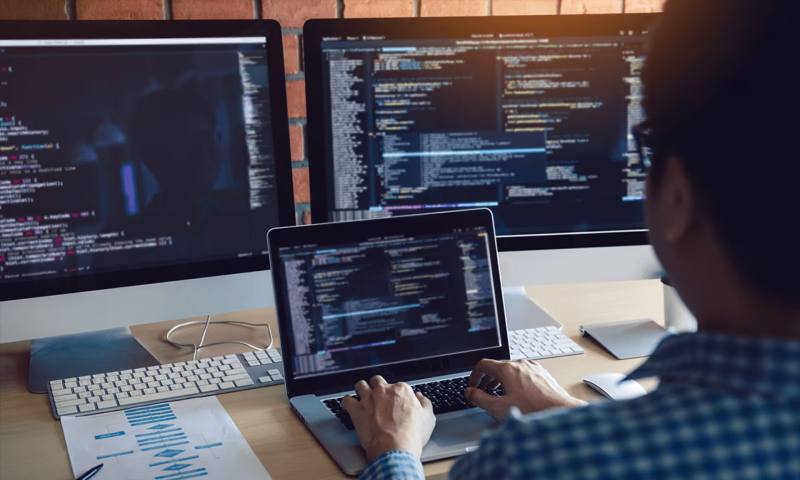 数据科学选型：R与Python如何赋能龙海市网站建设？